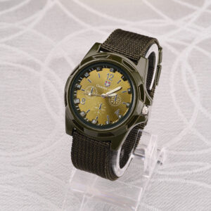 Reloj militar elegante